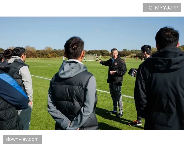 英超俱乐部青训赛事结合历史教育引发讨论