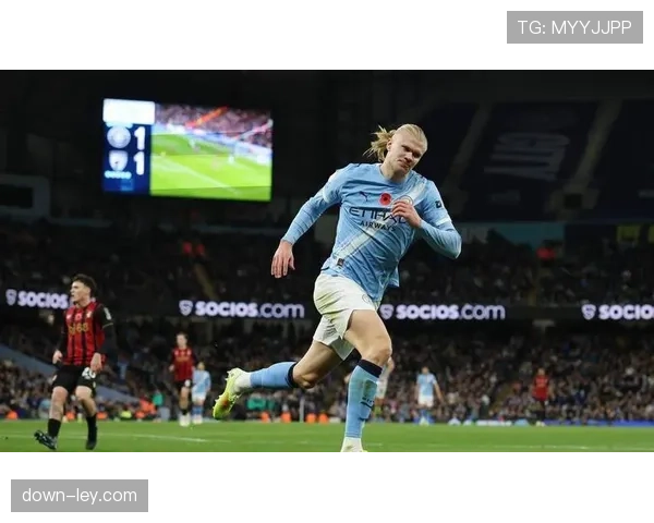 哈兰德社媒晒圣诞甜蜜合照，联赛17球领跑射手榜