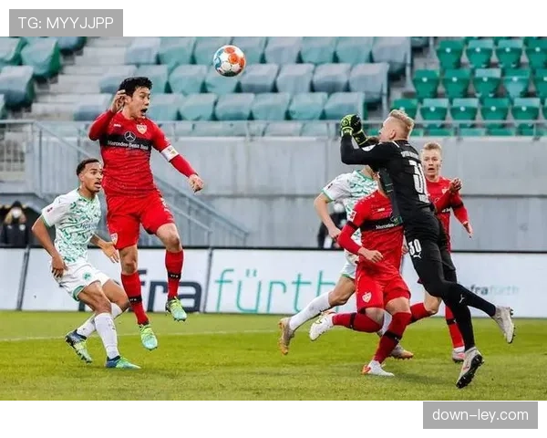 弗赖堡2-1汉堡，主场取胜积分逼近欧战区