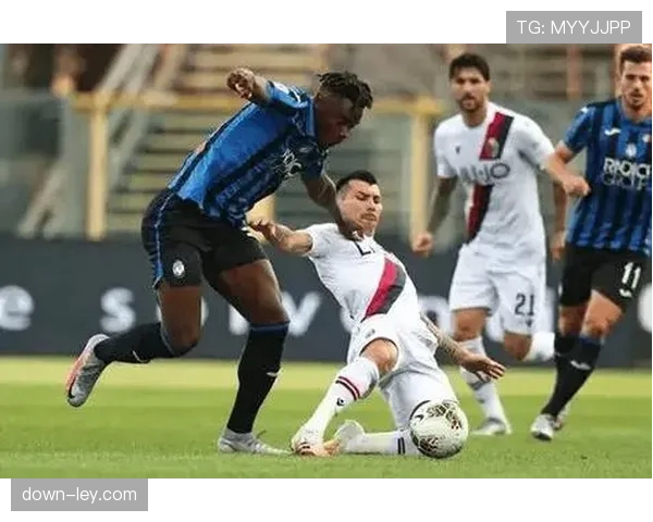 科莫伤病潮下的战术调整：残阵如何应对亚特兰大高位逼抢