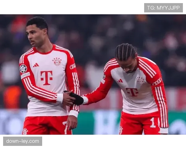 战术板：图赫尔在拜仁对阵皇马首回合中使用的防守型边后卫战术剖析