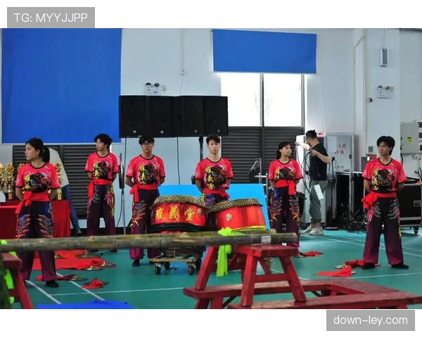 广州龙狮第三节打出18-0攻势,瞬间扭转比赛势头与效率对比 广州龙狮第三节打出18-0攻势,瞬间扭转比赛势头与效率对比